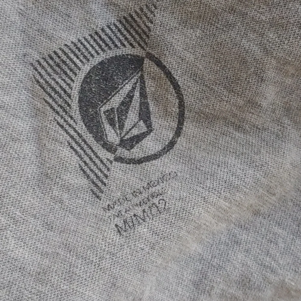 Volcom tank - Picture 2 of 2